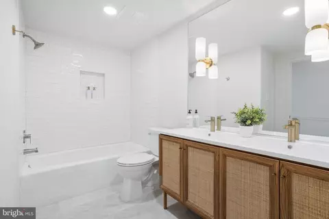Bath - 1800 Old Meadow Rd #1708, Mclean, VA 22102 photo 1 of 3