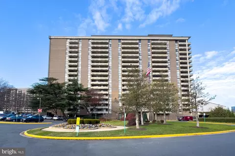 Exterior - 1800 Old Meadow Rd #1708, Mclean, VA 22102 photo 6 of 13