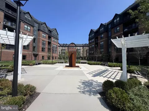 3927 Fair Ridge Dr #309, Fairfax, VA 22033