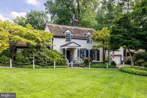 3059 Cedarwood Ln, Falls Church, VA 22042