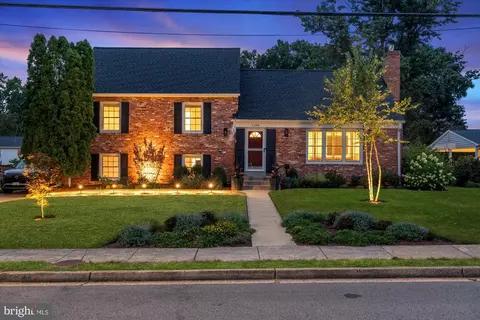1104 Croton Dr, Alexandria, VA 22308
