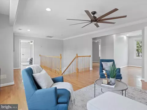 Living - 6019 Frederick St, Springfield, VA 22150 photo 7 of 10