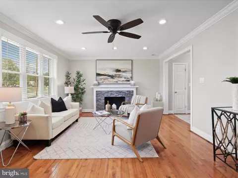 Living - 6019 Frederick St, Springfield, VA 22150 photo 5 of 10