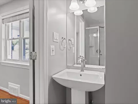 Bath - 6019 Frederick St, Springfield, VA 22150 photo 3 of 5
