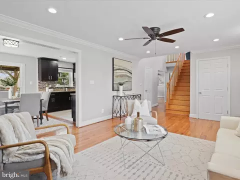 Living - 6019 Frederick St, Springfield, VA 22150 photo 4 of 10