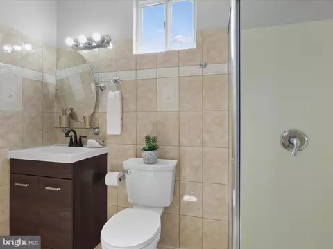 Bath - 6019 Frederick St, Springfield, VA 22150 photo 5 of 5