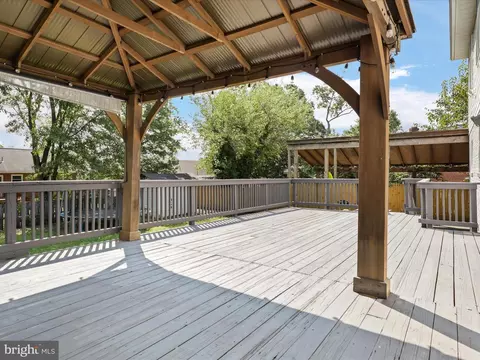 Exterior - 6019 Frederick St, Springfield, VA 22150 photo 5 of 8