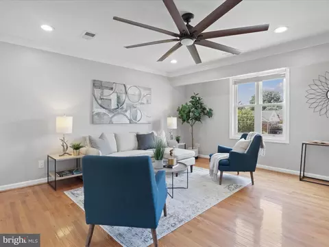 Living - 6019 Frederick St, Springfield, VA 22150 photo 9 of 10