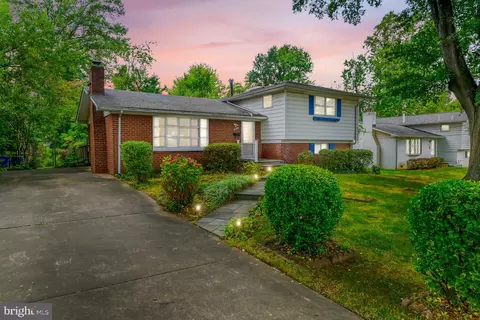3912 Gallows Rd, Annandale, VA 22003