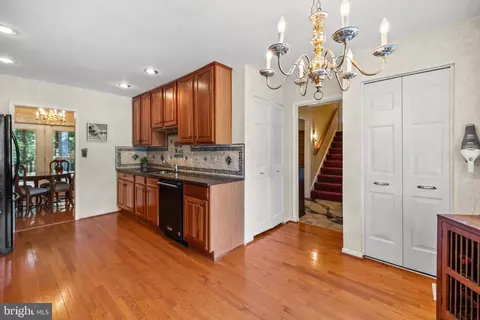 7933 Saint George Ct, Springfield, VA 22153 photo 11