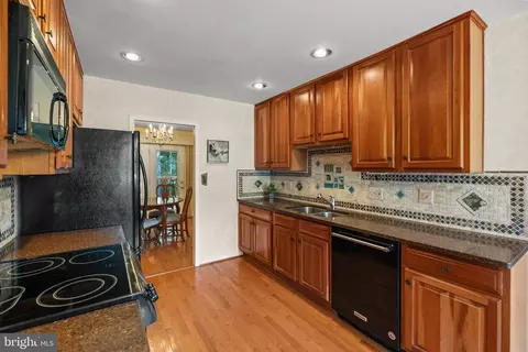 7933 Saint George Ct, Springfield, VA 22153 photo 10