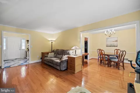 7933 Saint George Ct, Springfield, VA 22153 photo 16