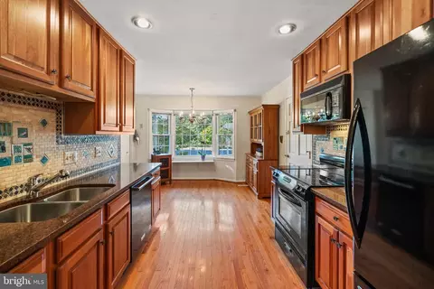 7933 Saint George Ct, Springfield, VA 22153 photo 7