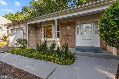 7933 Saint George Ct, Springfield, VA 22153 photo 4