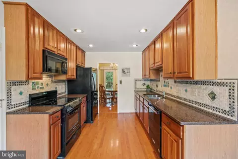 7933 Saint George Ct, Springfield, VA 22153 photo 9