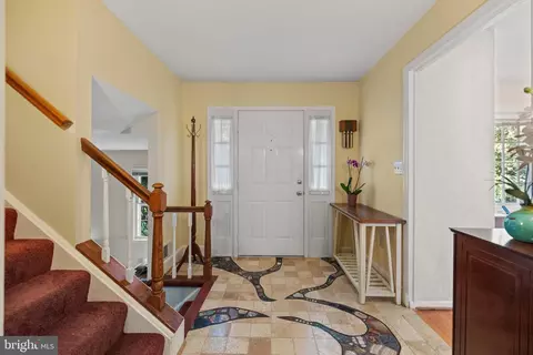 7933 Saint George Ct, Springfield, VA 22153 photo 5