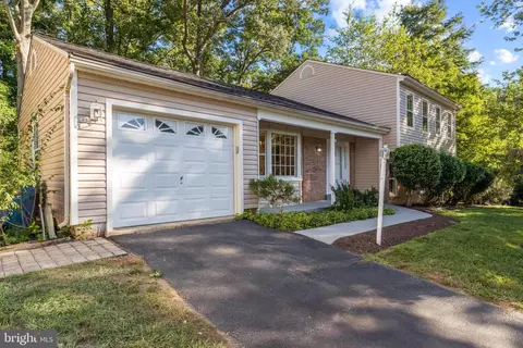 7933 Saint George Ct, Springfield, VA 22153 photo 3