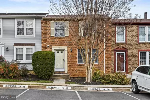 8016 Tyson Oaks Cir, Vienna, VA 22182