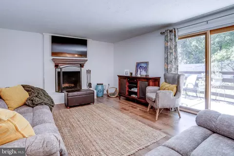 8693 Young Ct, Springfield, VA 22153 photo 17