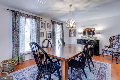 8693 Young Ct, Springfield, VA 22153 photo 5