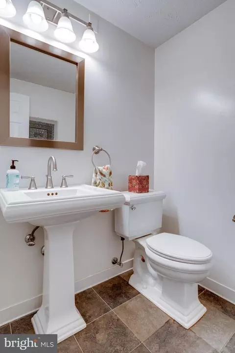 8693 Young Ct, Springfield, VA 22153 photo 25