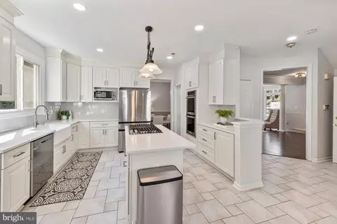 Kitchen - 7809 Valleyfield Dr, Springfield, VA 22153 photo 4 of 4