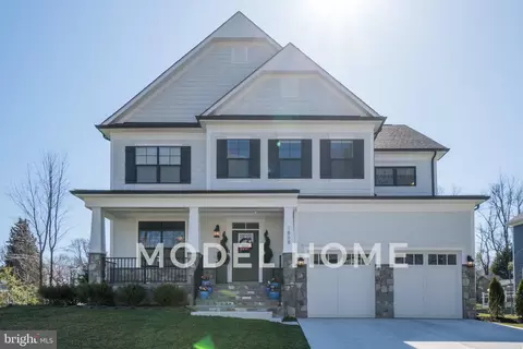 7518 Fisher Dr, Falls Church, VA 22043