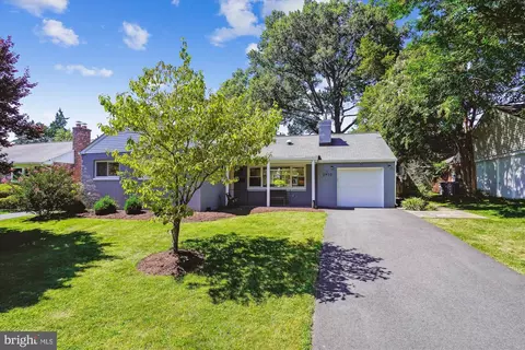 2910 Cleave Dr, Falls Church, VA 22042