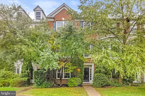 5106 Village Fountain Pl, Centreville, VA 20120