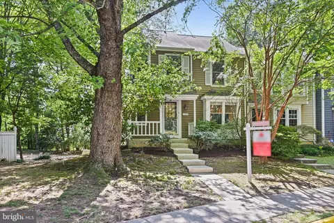 1508 Twisted Oak Dr, Reston, VA 20194