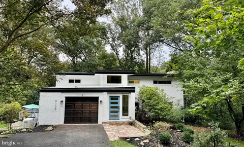 9100 Santayana Dr, Fairfax, VA 22031