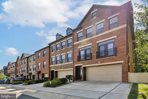 9301 Wood Violet Ct, Fairfax, VA 22031