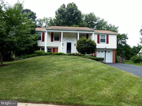 5408 Dunsmore Rd, Alexandria, VA 22315