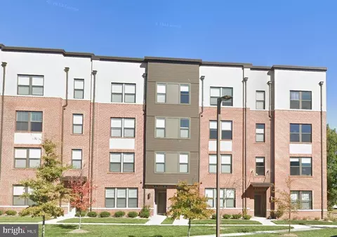 47 Silverway Dr #44, Herndon, VA 20170