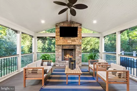 6683 Stonebrook Dr, Clifton, VA 20124