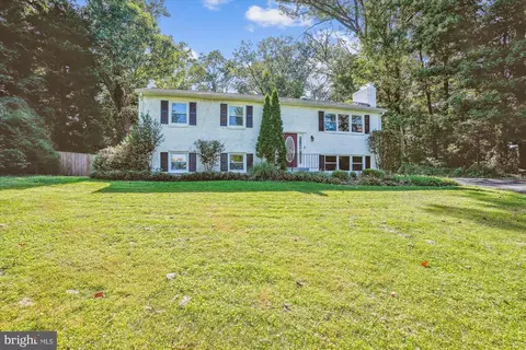 5742 Rolling Rd, Burke, VA 22015 photo 3