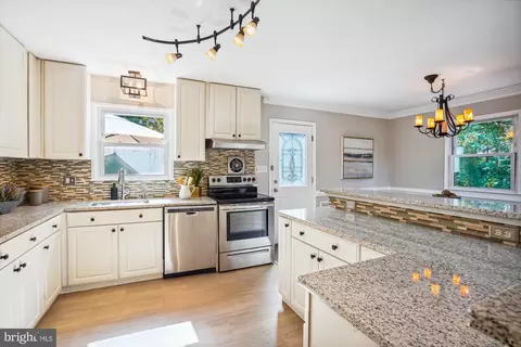 5742 Rolling Rd, Burke, VA 22015 photo 25