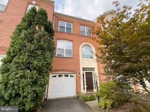 13030 Park Crescent Cir, Herndon, VA 20171