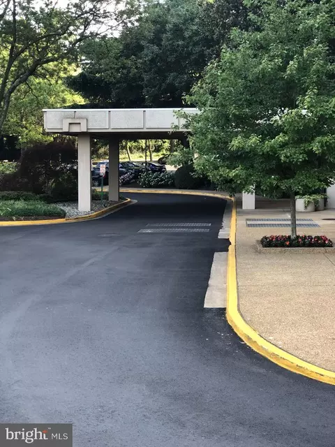 Exterior - 1800 Old Meadow Rd #522, Mclean, VA 22102 photo 8 of 9