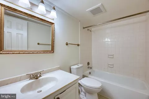 Bath - 1800 Old Meadow Rd #522, Mclean, VA 22102 photo 2 of 2