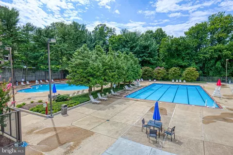 Exterior - 1800 Old Meadow Rd #522, Mclean, VA 22102 photo 3 of 9