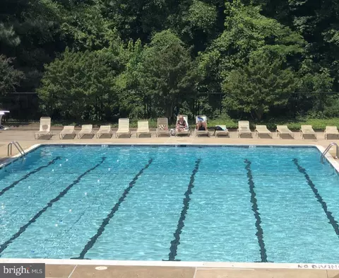 Exterior - 1800 Old Meadow Rd #522, Mclean, VA 22102 photo 4 of 9