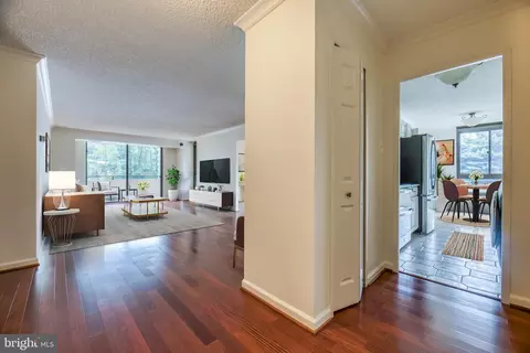 Entry Way - 1800 Old Meadow Rd #522, Mclean, VA 22102 photo 2 of 2
