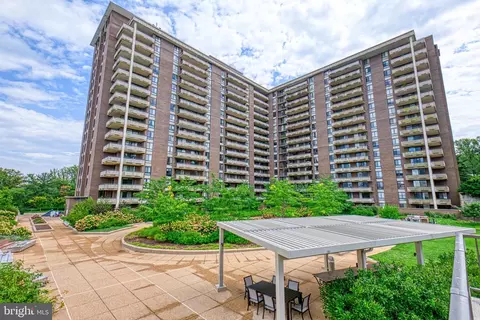 Exterior - 1800 Old Meadow Rd #522, Mclean, VA 22102 photo 2 of 9
