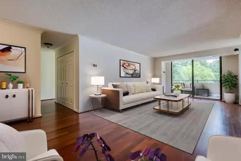Living - 1800 Old Meadow Rd #522, Mclean, VA 22102 photo 1 of 2