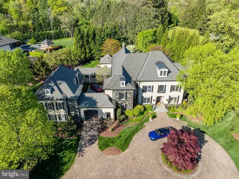 9106 Dara Ln, Great Falls, VA 22066