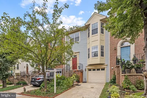 5812 Stream Pond Ct, Centreville, VA 20120