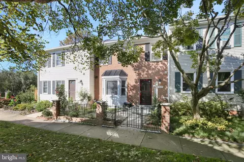 12955 Ridgemist Ln, Fairfax, VA 22033