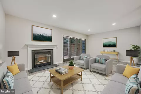 4031 Lake Glen Rd, Fairfax, VA 22033