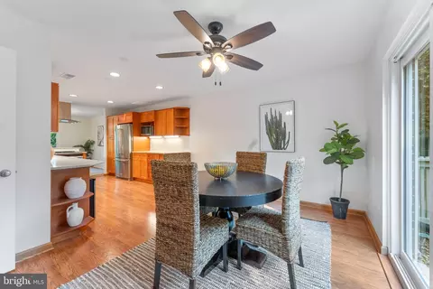 11522 Links Dr, Reston, VA 20190 photo 3